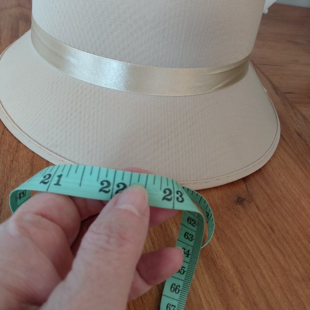 Vintage Cloche Hat Taupe with Satin Ribbon Flower Retro 70s Does 20s Style - Picture 8 of 8